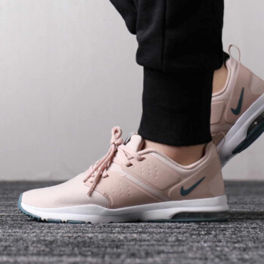 Nike Air Bella TR - Picture 2 of 7